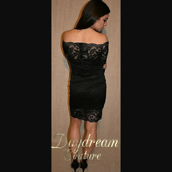 Lace dress - Picture 3 of 3